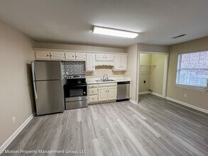 1632 Hamlet Dr in Chattanooga, TN - Foto de edificio - Building Photo