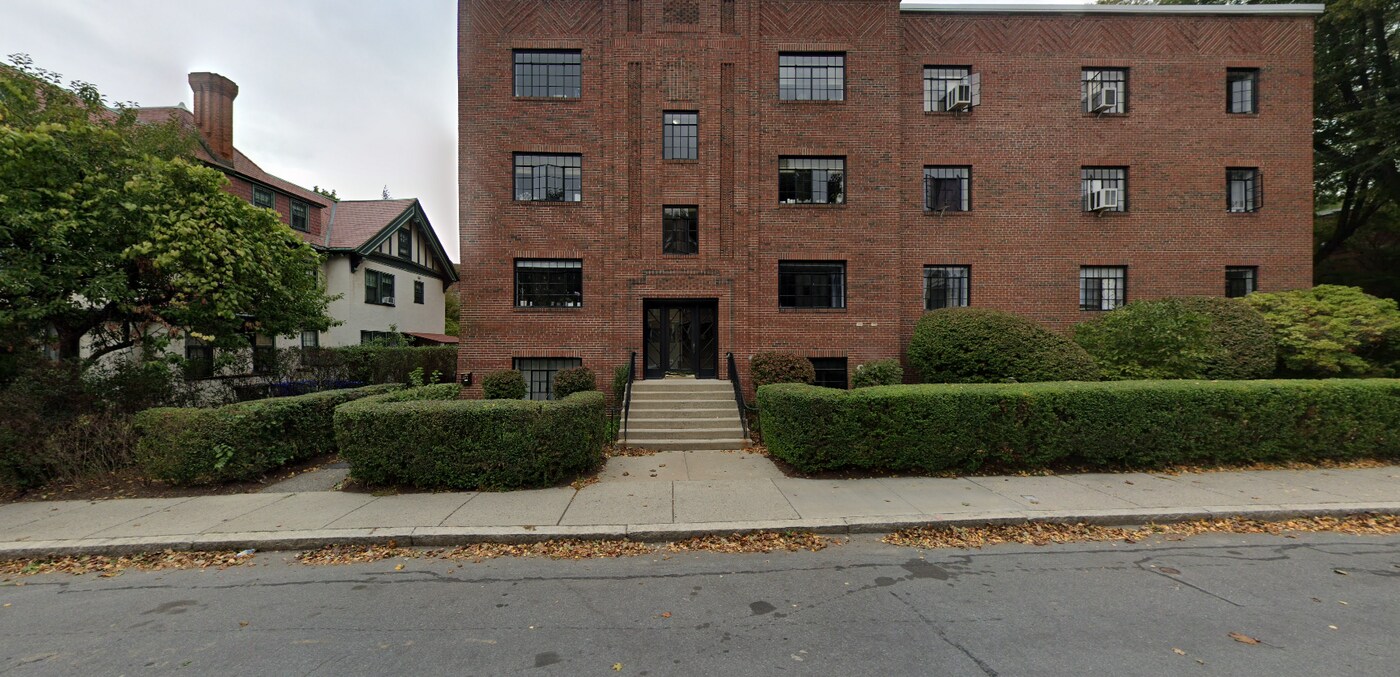 98 Sewall Ave in Brookline, MA - Building Photo