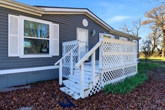 2828 Sandusky Rd E in Whitesboro, TX - Building Photo - Building Photo