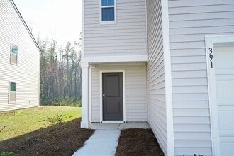 391 Coconut Dr in Bloomingdale, GA - Building Photo - Building Photo