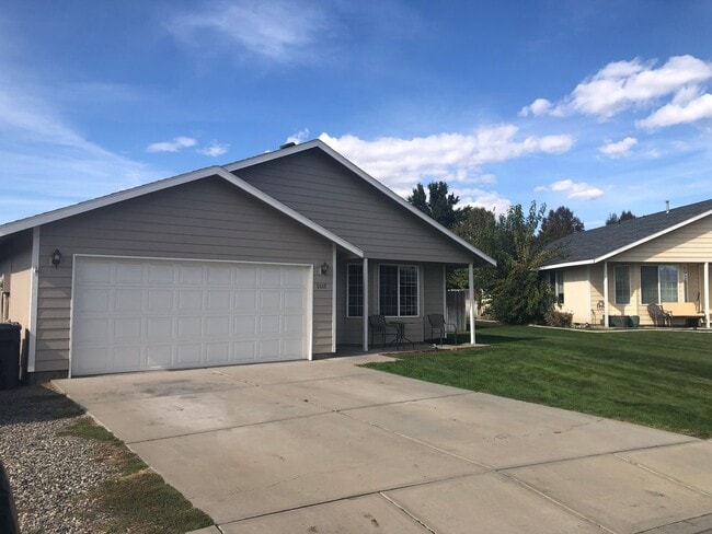 5512 Montague Ln in Pasco, WA - Building Photo - Building Photo