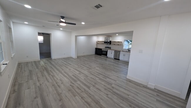 2824 Desert St, Unit A (lower level) in Pensacola, FL - Building Photo - Building Photo