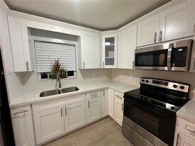 4695 Cambridge St in Greenacres, FL - Building Photo