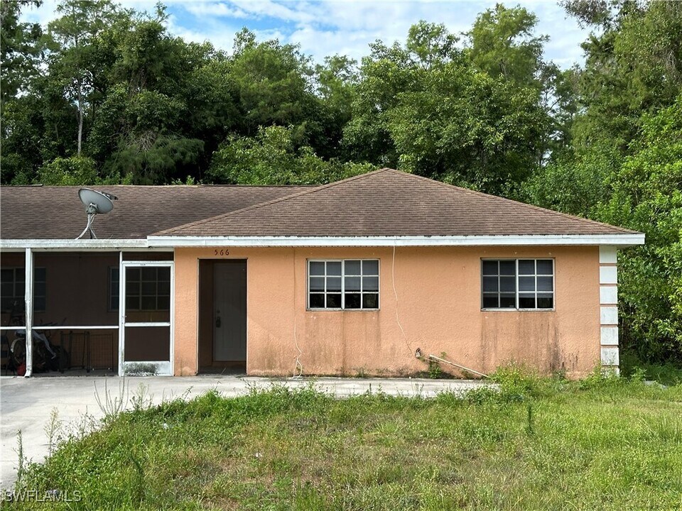 568 Nimitz Blvd in Lehigh Acres, FL - Building Photo