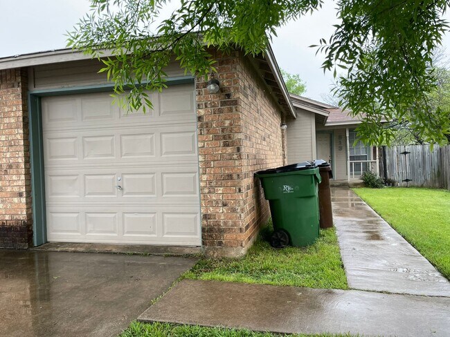 513 Sierra Cove in Round Rock, TX - Building Photo - Building Photo