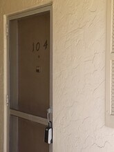 909 SE 46th Ln, Unit 909 SE 46th Ln Unit 104 in Cape Coral, FL - Building Photo - Building Photo