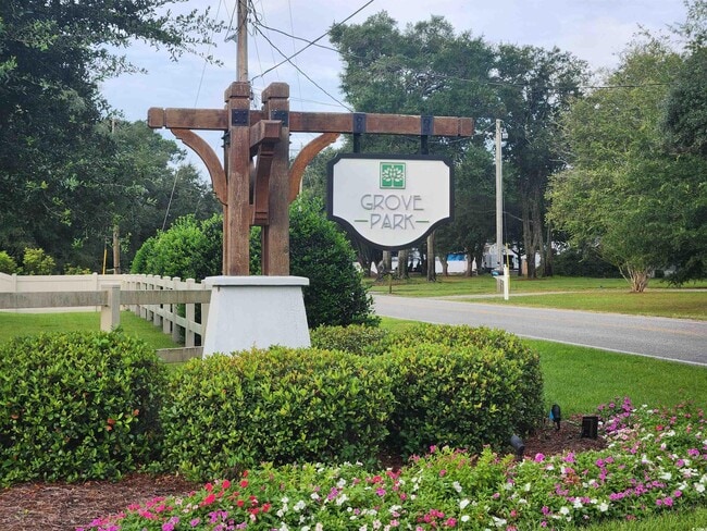 247 Grv Pk Lp in Murrells Inlet, SC - Foto de edificio - Building Photo