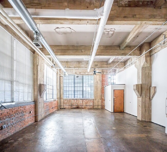 2400 S Ervay St in Dallas, TX - Building Photo - Building Photo