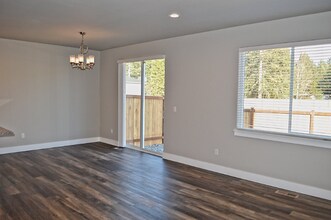 6918 Delaney Ln NE in Lacey, WA - Foto de edificio - Building Photo