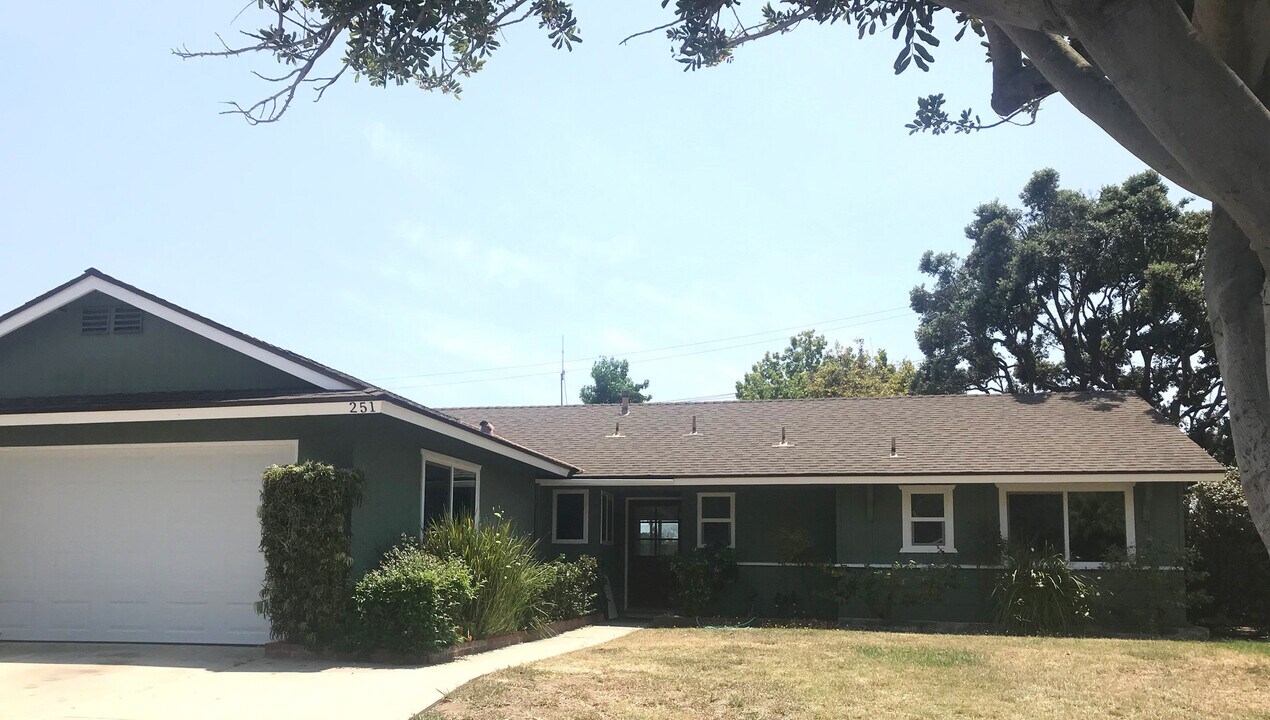 251 Saratoga Ct in Goleta, CA - Building Photo
