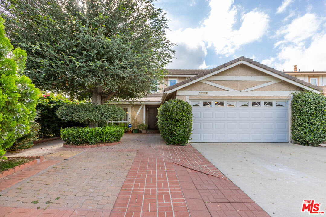 7701 Comanche Ave in Los Angeles, CA - Building Photo