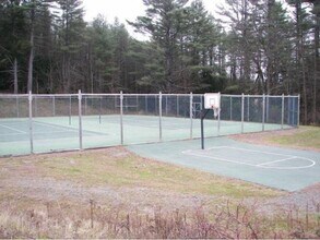 16 Hemlock Ridge Dr in Hartford, VT - Building Photo - Building Photo