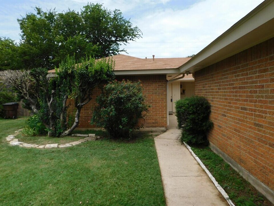 806 Country Aire Dr in Round Rock, TX - Building Photo