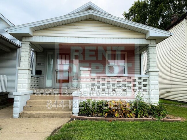 property at 2208 W Delaware St