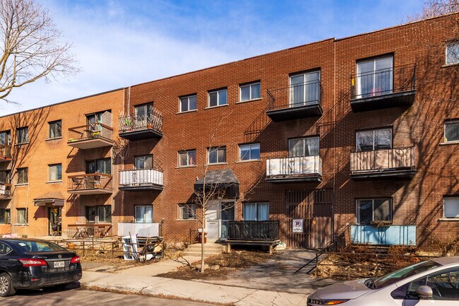 4275 De Bordeaux St in Montréal, QC - Building Photo - Primary Photo