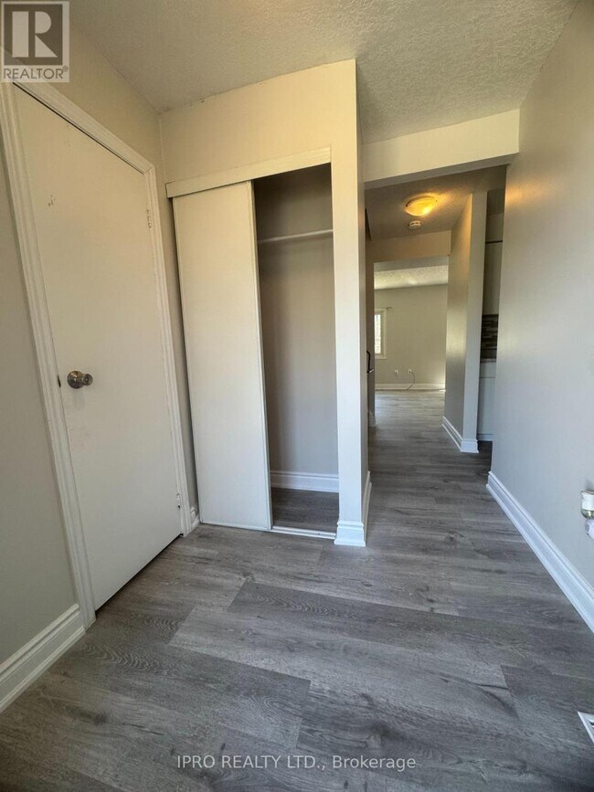 29-29 Paulander Dr in Kitchener, ON - Building Photo - Building Photo
