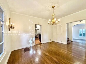 132 N Crescent Heights Blvd in Los Angeles, CA - Foto de edificio - Building Photo
