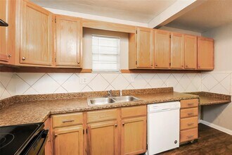 1105 Locust Dr in Midwest City, OK - Building Photo - Building Photo