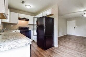 4748 Bartlett Rd in Forest Park, GA - Building Photo - Building Photo