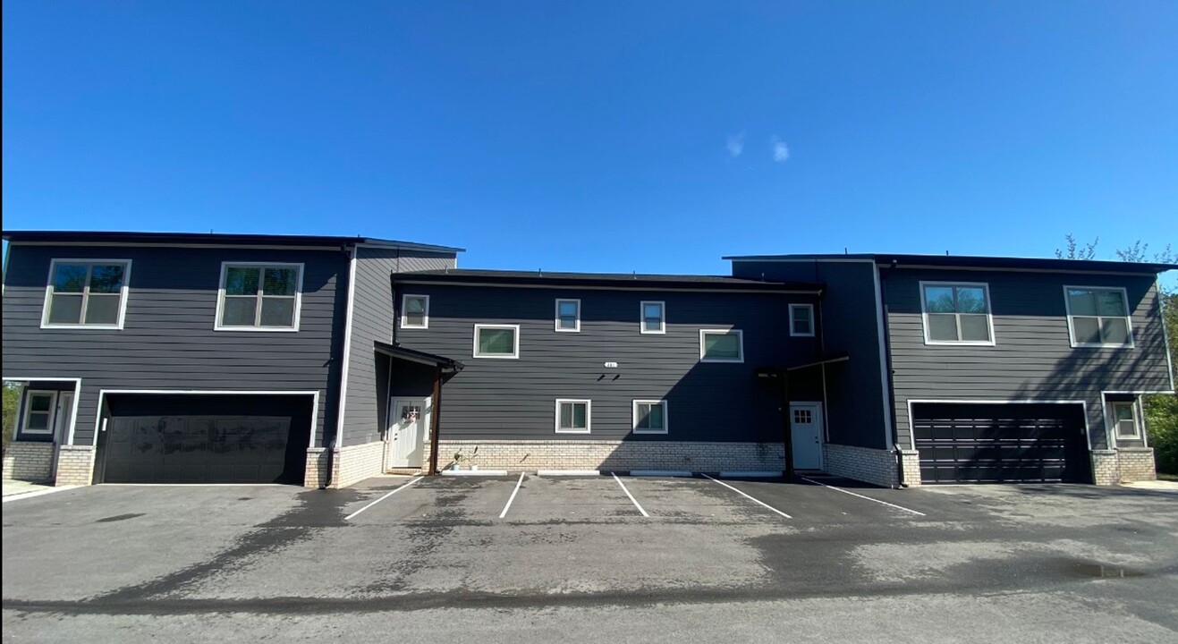 281 W Ash St in Fayetteville, AR - Foto de edificio