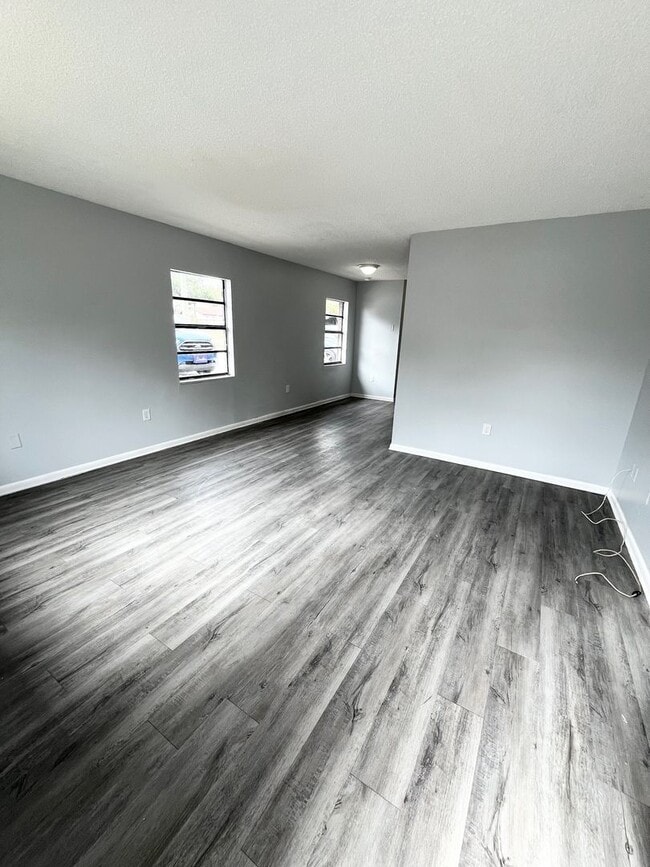 property at 915 N Iowa Ave