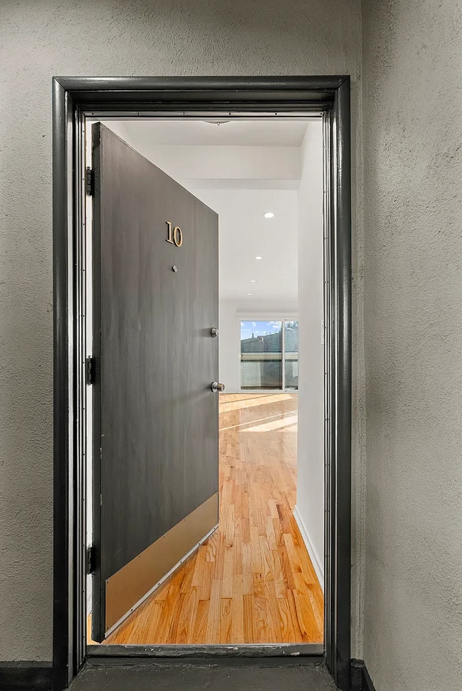 property at 1425 N Harper Ave