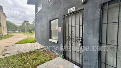 2821 Moncrief Rd in Jacksonville, FL - Building Photo - Building Photo