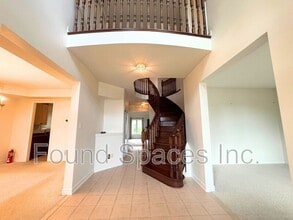 12 Delrosa Way in Stoney Creek, ON - Building Photo - Building Photo