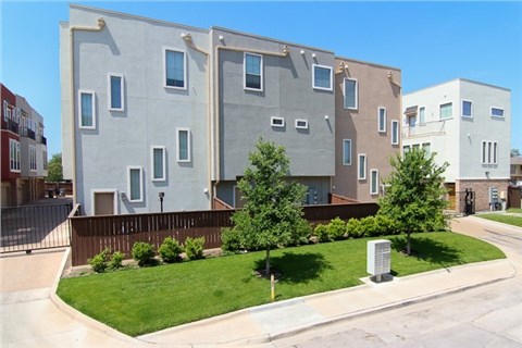 Fitzhugh Townhomes in Dallas, TX - Building Photo