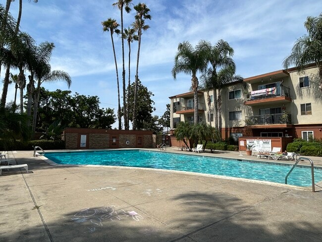 400 N Acacia Ave, Unit A-35 in Fullerton, CA - Foto de edificio - Building Photo