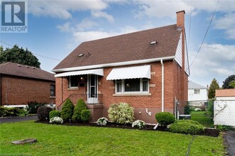 212 E 32nd St in Hamilton, ON - Building Photo - Building Photo