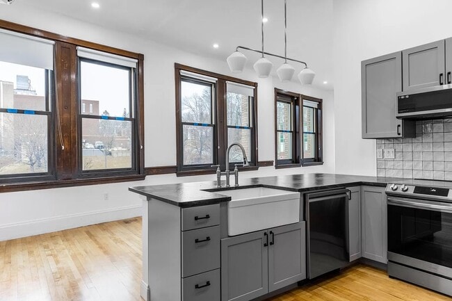 property at 33 State St