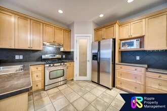 720-756 Ave SW in Calgary, AB - Building Photo - Building Photo