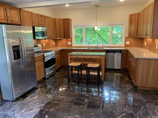 194 Auburn St, Unit 2 in Auburndale, MA - Building Photo - Building Photo