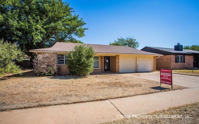 8209 Geneva Ave in Lubbock, TX - Foto de edificio - Building Photo