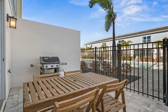 7913 Putting Grn Wy in Kissimmee, FL - Building Photo - Building Photo