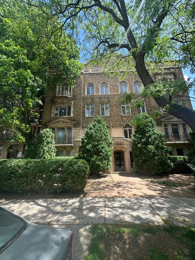 2550 Lake