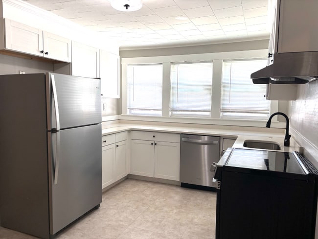 1085 Main St in Waltham, MA - Building Photo - Building Photo