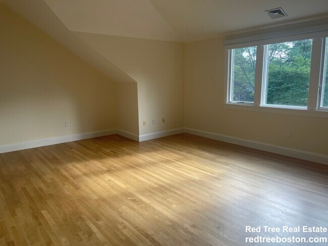 901 W Roxbury Pky in Chestnut Hill, MA - Building Photo - Building Photo