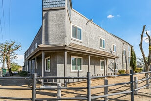 1005 E Ave R in Palmdale, CA - Building Photo