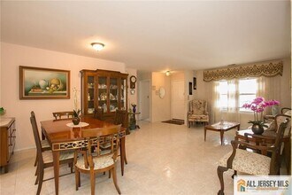 15 Clemmens Ct in Edison, NJ - Building Photo - Building Photo