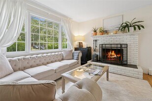 1181 Fireplace Rd in East Hampton, NY - Building Photo
