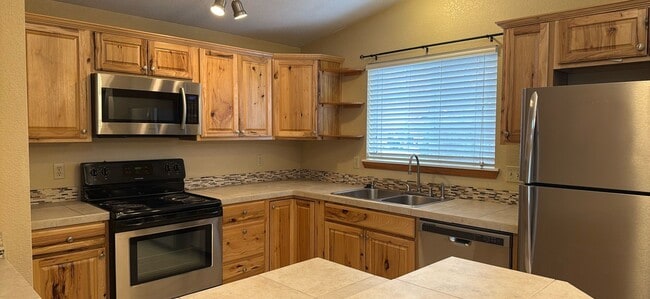 1767 NE Meerkat Ave in Bend, OR - Building Photo - Building Photo