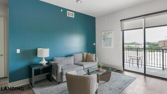 1414 Wood Hollow Dr, Unit 1-527 in Houston, TX - Building Photo