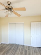 1024 W 106th St, Unit D in Los Angeles, CA - Foto de edificio - Building Photo
