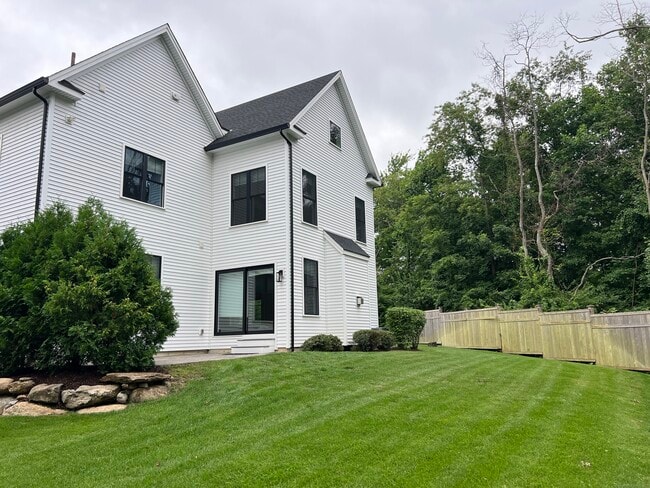 2 Argento Ln in Norwalk, CT - Building Photo - Building Photo