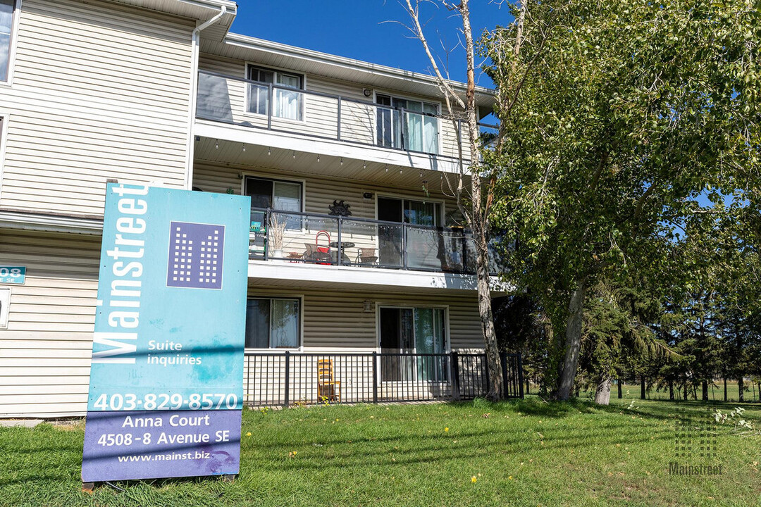 Anna Court Apartments in Calgary, AB - Building Photo