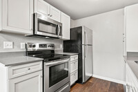 Salmon Creek Apartments in Sumner, WA - Building Photo - Building Photo