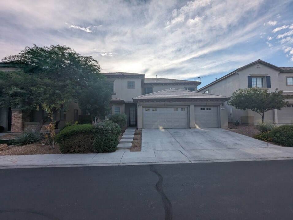 8213 Fowler Falls Ct in North Las Vegas, NV - Building Photo