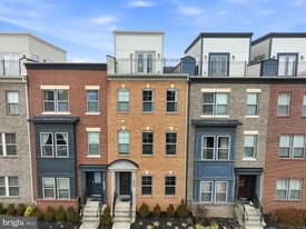 14325 Potomac Heights Ln in Rockville, MD - Building Photo